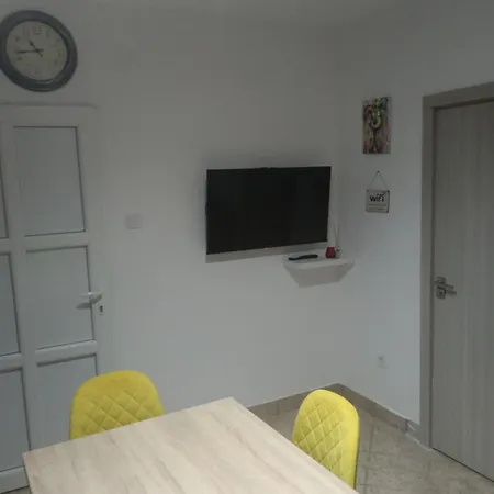 דירה Apartman19 *